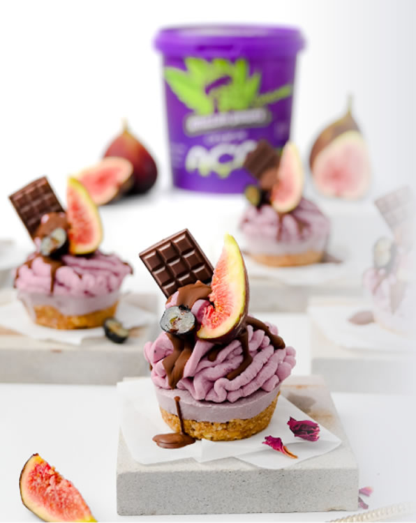 Cashew icing on Acai